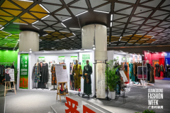 <b>岭南衣春上新！广东喷鼻云纱服拆品牌展欣喜呈</b>